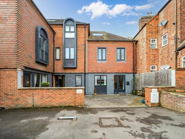 Flat for sale in Caldecott, Dromore