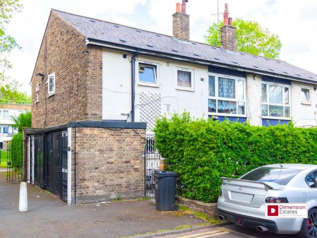 Flat for sale in Shacklewell, Greater London