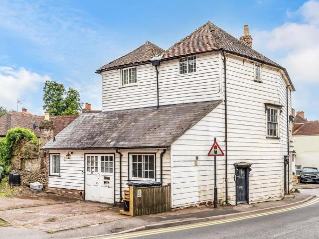 Flat for sale in The Butts, Kent