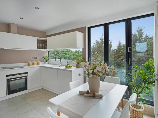 Flat for sale in East Dulwich, Greater London