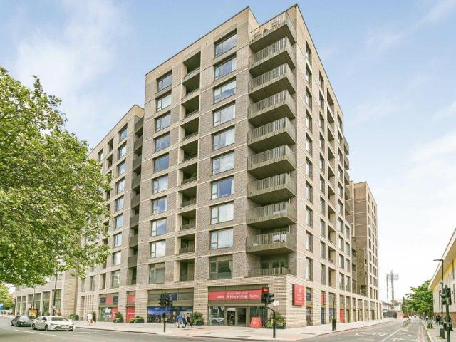 Flat for sale in Oval, Greater London