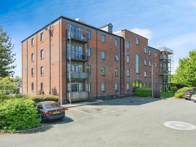 Flat for sale in Wilderspool, Warrington