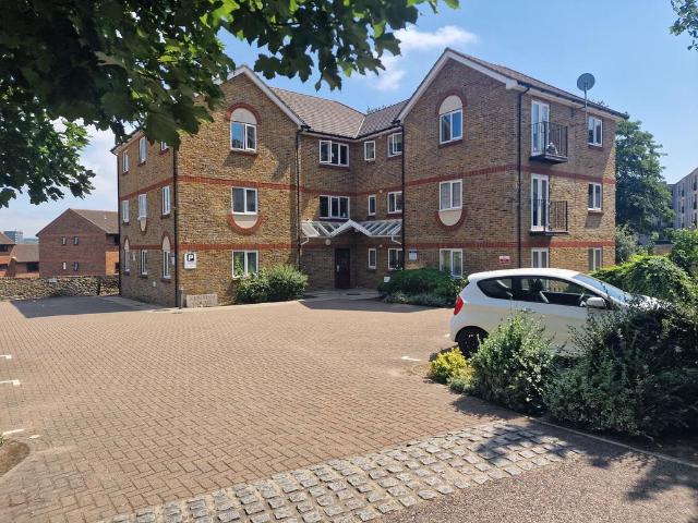 Flat for sale in Ringlestone, Midway