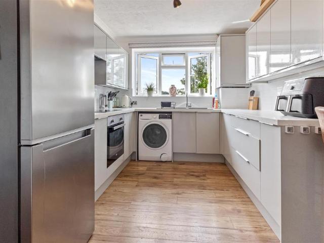 Flat for sale in West Worthing, Worthing