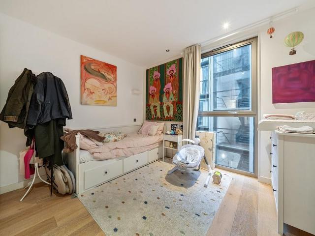 Flat for sale in Old Kent Road, Greater London