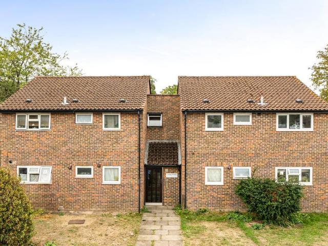 Flat for sale in Ashley Park, Surrey