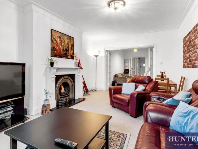Flat for sale in West Hampstead, Greater London
