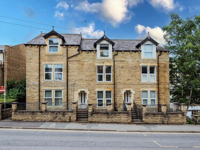 Flat for sale in Horsforth, West Yorkshire