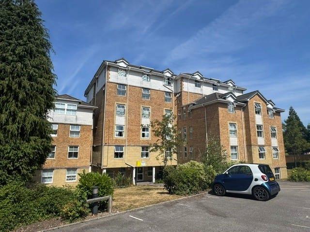 Flat for sale in West Cliff, Bournemouth