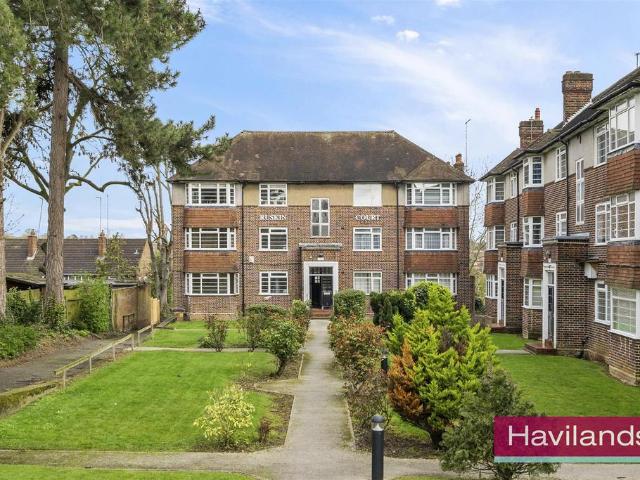 Flat for sale in Southgate, Oakwood
