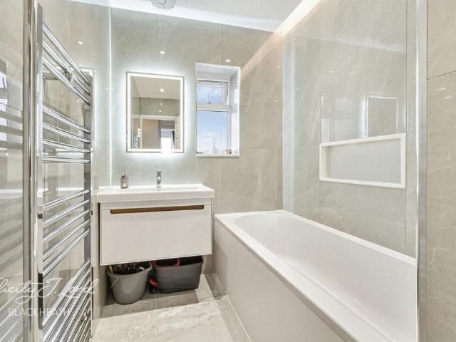 Flat for sale in Cherry Orchard Estate, Greater London