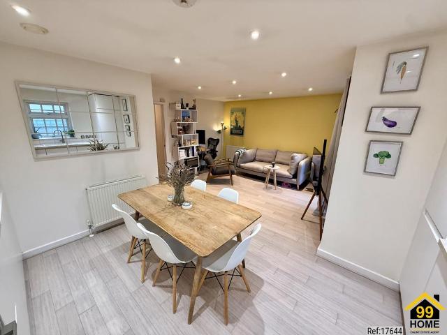 Flat for sale in Bromley-by-Bow, Greater London