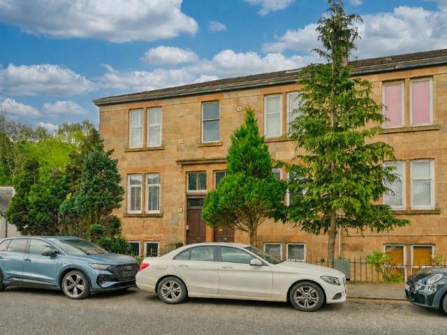 Flat for sale in Clarkston, Scotland