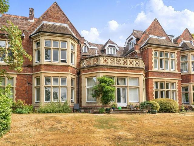 Flat for sale in Otterbourne, Hampshire