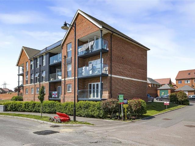 Flat for sale in Ebbsfleet Green, Dartford