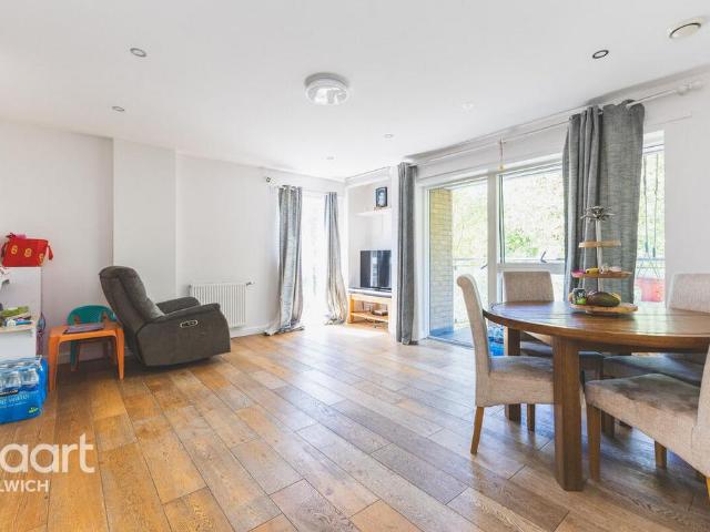 Flat for sale in Peckham, Greater London