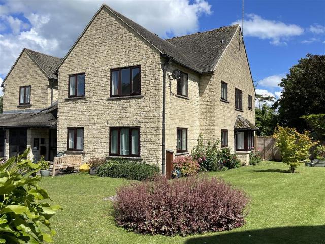 Flat for sale in Fossebridge, Gloucestershire