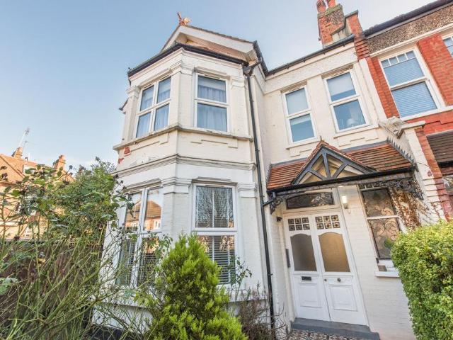 Flat for sale in Kilburn, Greater London