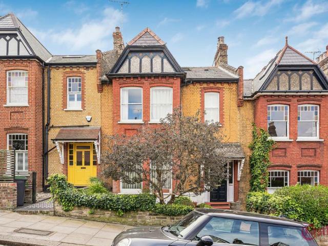 Flat for sale in Stroud Green, Greater London
