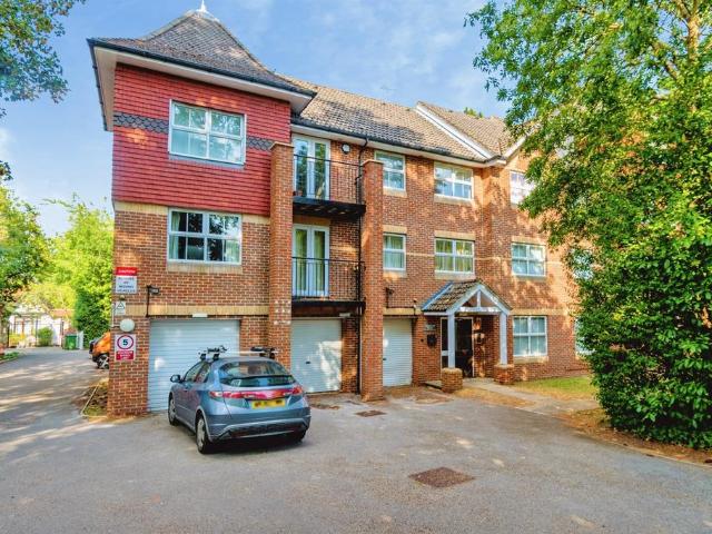 Flat for sale in Bassett, City Of Southampton