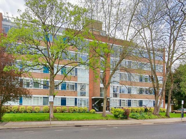 Flat for sale in Putney, Greater London