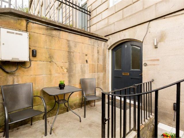 Flat for sale in Greenside, Leith