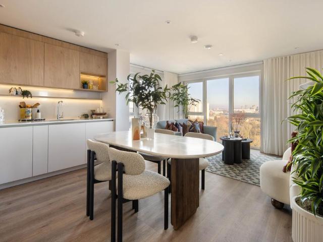 Flat for sale in Bromley-by-Bow, Mile End