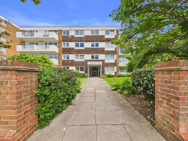 Flat for sale in West Worthing, Worthing