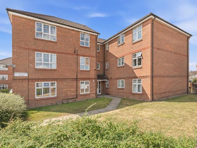 Flat for sale in West Yorkshire