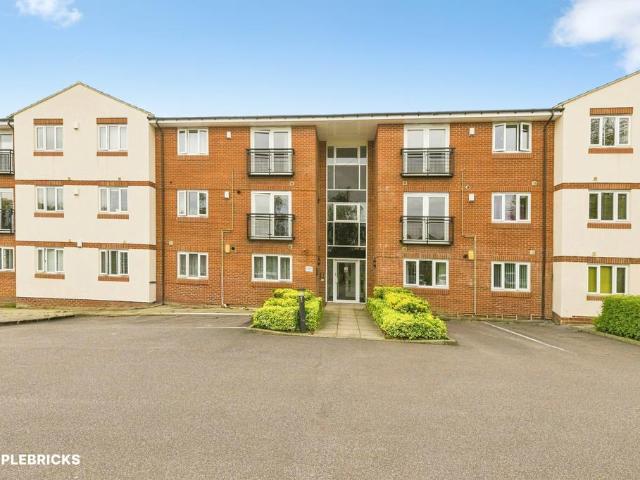 Flat for sale in Wrenthorpe, West Yorkshire