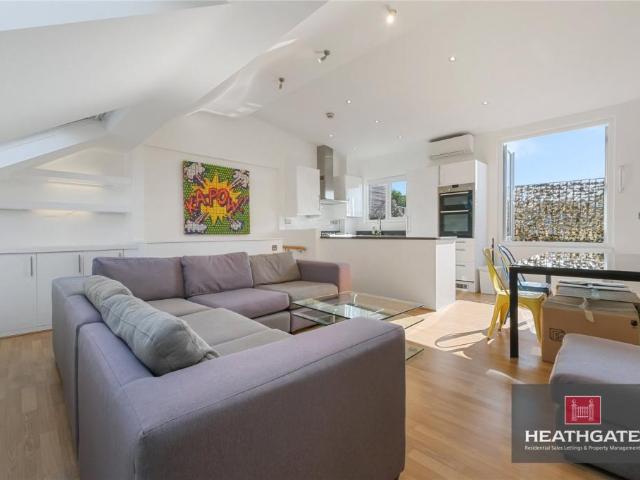 Flat for sale in South Hampstead, Greater London