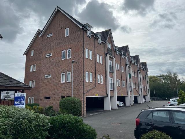 Flat for sale in Chapelford
