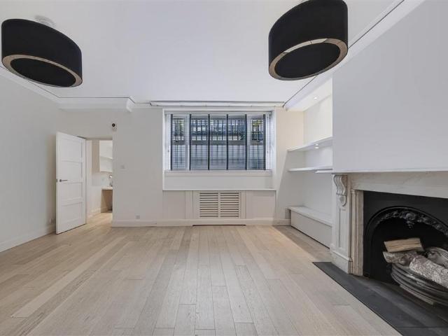 Flat for sale in Pimlico, Greater London