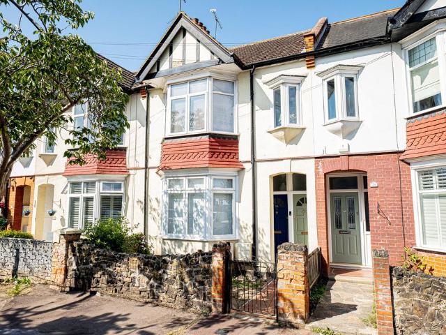 Flat for sale in Leigh-on-sea, Westcliff-on-Sea