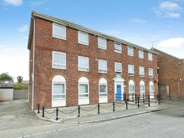 Flat for sale in Brightlingsea, Dale Hill