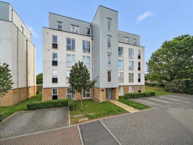 Flat for sale in Row Town, Surrey