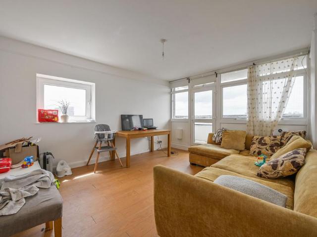 Flat for sale in North Woolwich, Greater London