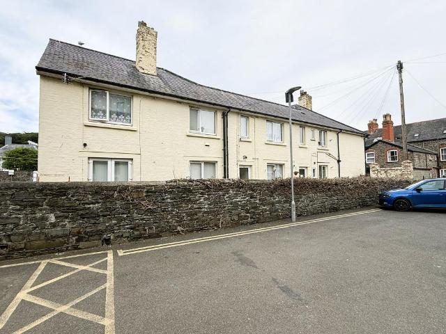 Flat for sale in Waun Fawr, Wales
