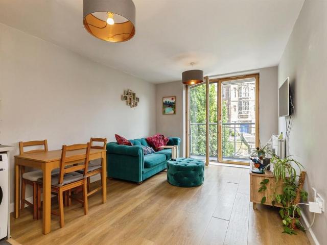 Flat for sale in Spike Island, Feckenham