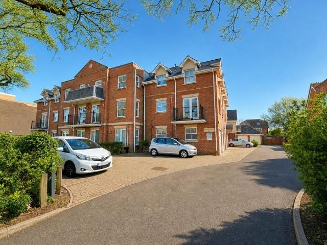 Flat for sale in Highcliffe
