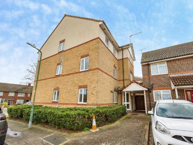 Flat for sale in Monks Orchard, Kent