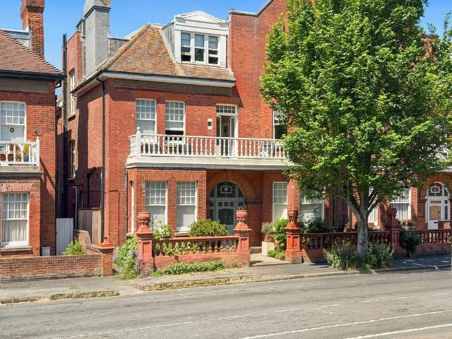 Flat for sale in Brunswick