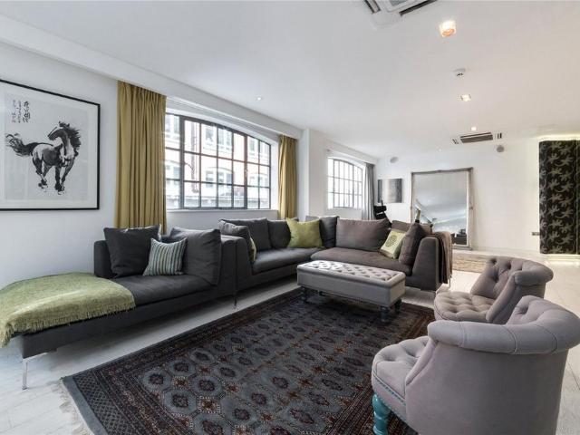 Flat for sale in St Clement Danes, Greater London