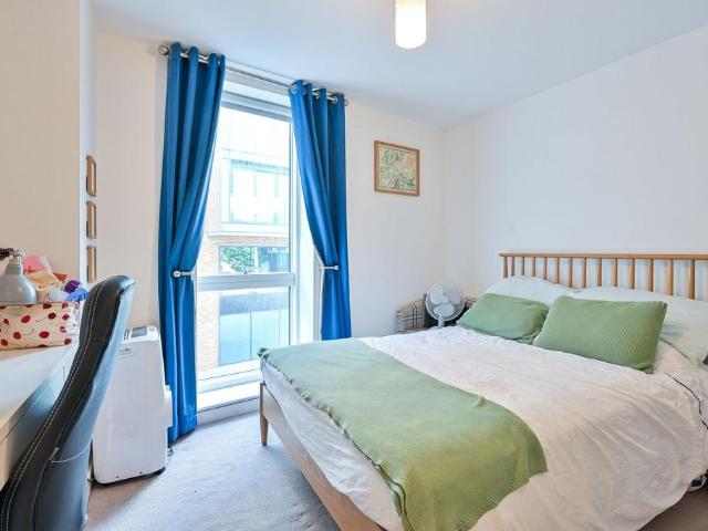 Flat for sale in Bermondsey Village, Greater London