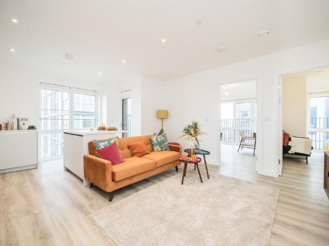 Flat for sale in London Borough of Tower Hamlets, Greater London