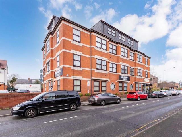 Flat for sale in Slough