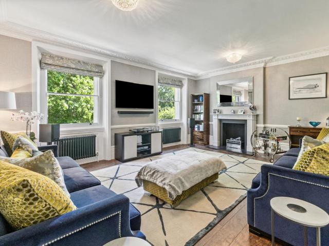 Flat for sale in Victoria, Greater London