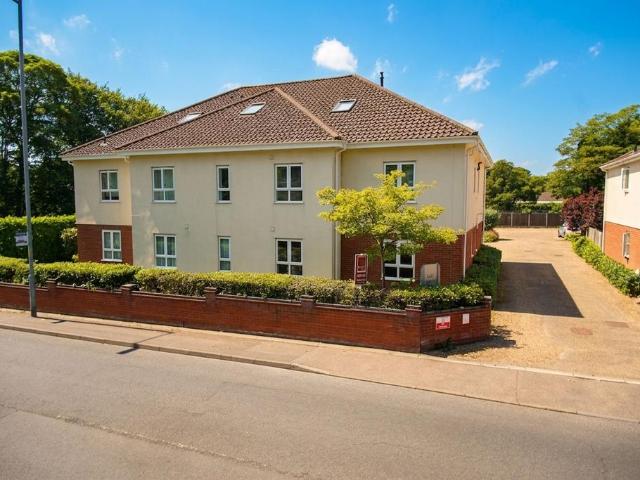 Flat for sale in Crostwick, Norfolk
