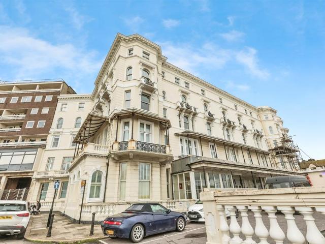 Flat for sale in Blacklands, Guestling Green