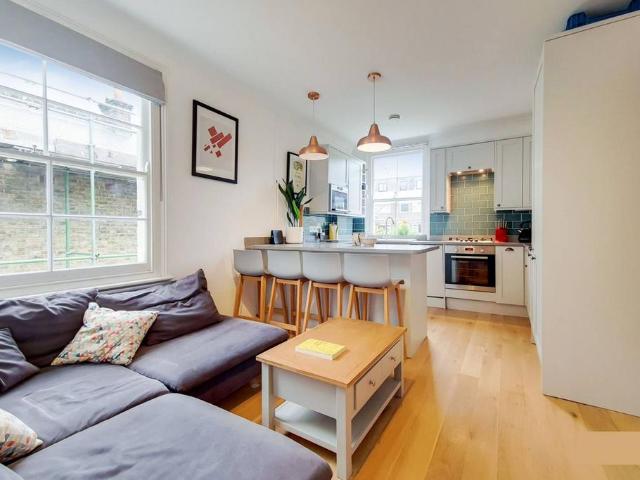 Flat for sale in Oval, Greater London
